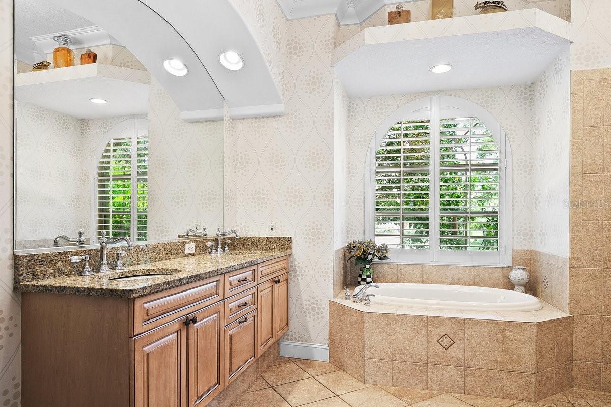 A4658368 Property Photo
