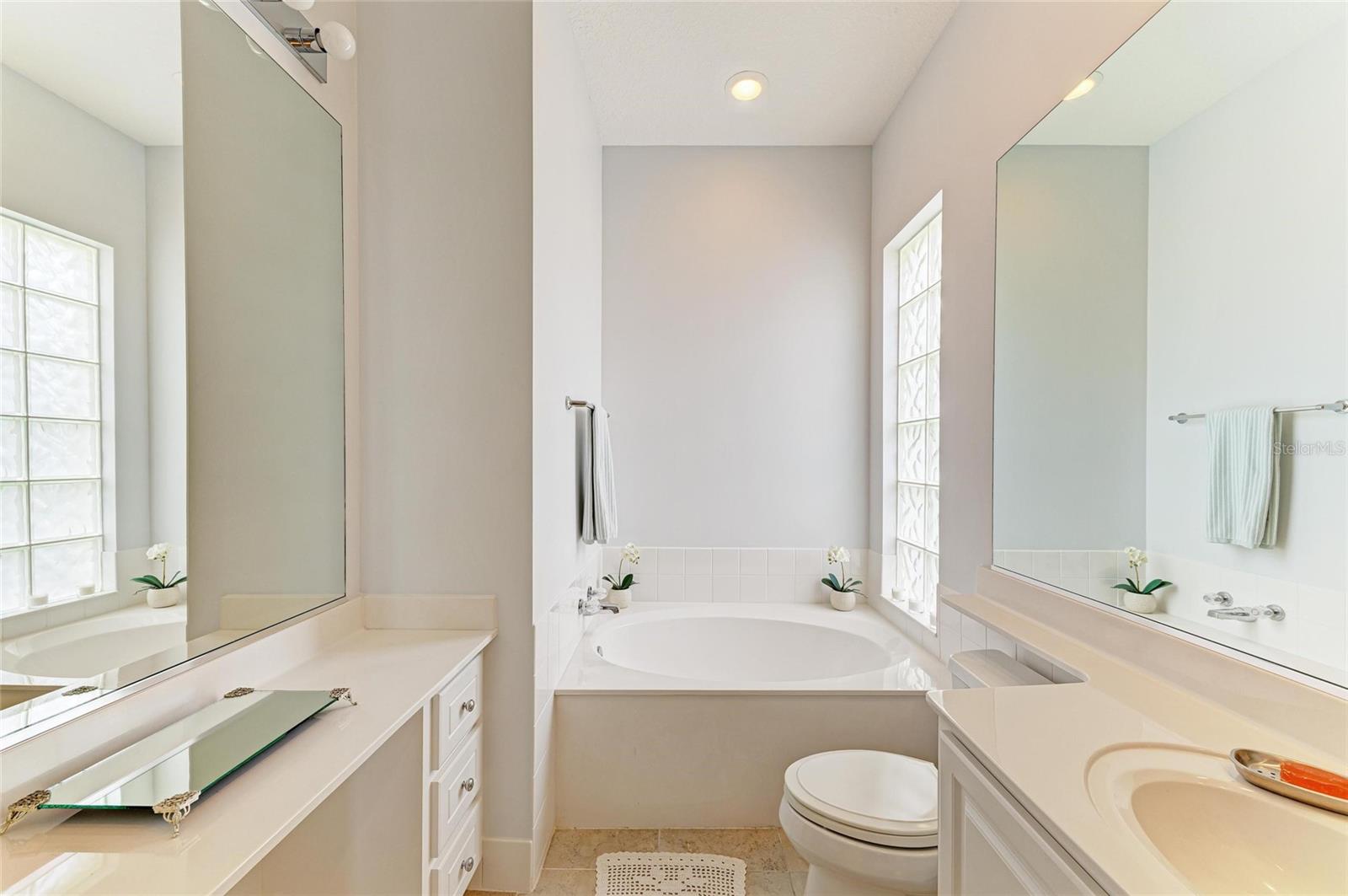 5827 BENEVENTO DR, SARASOTA, FL, 34238