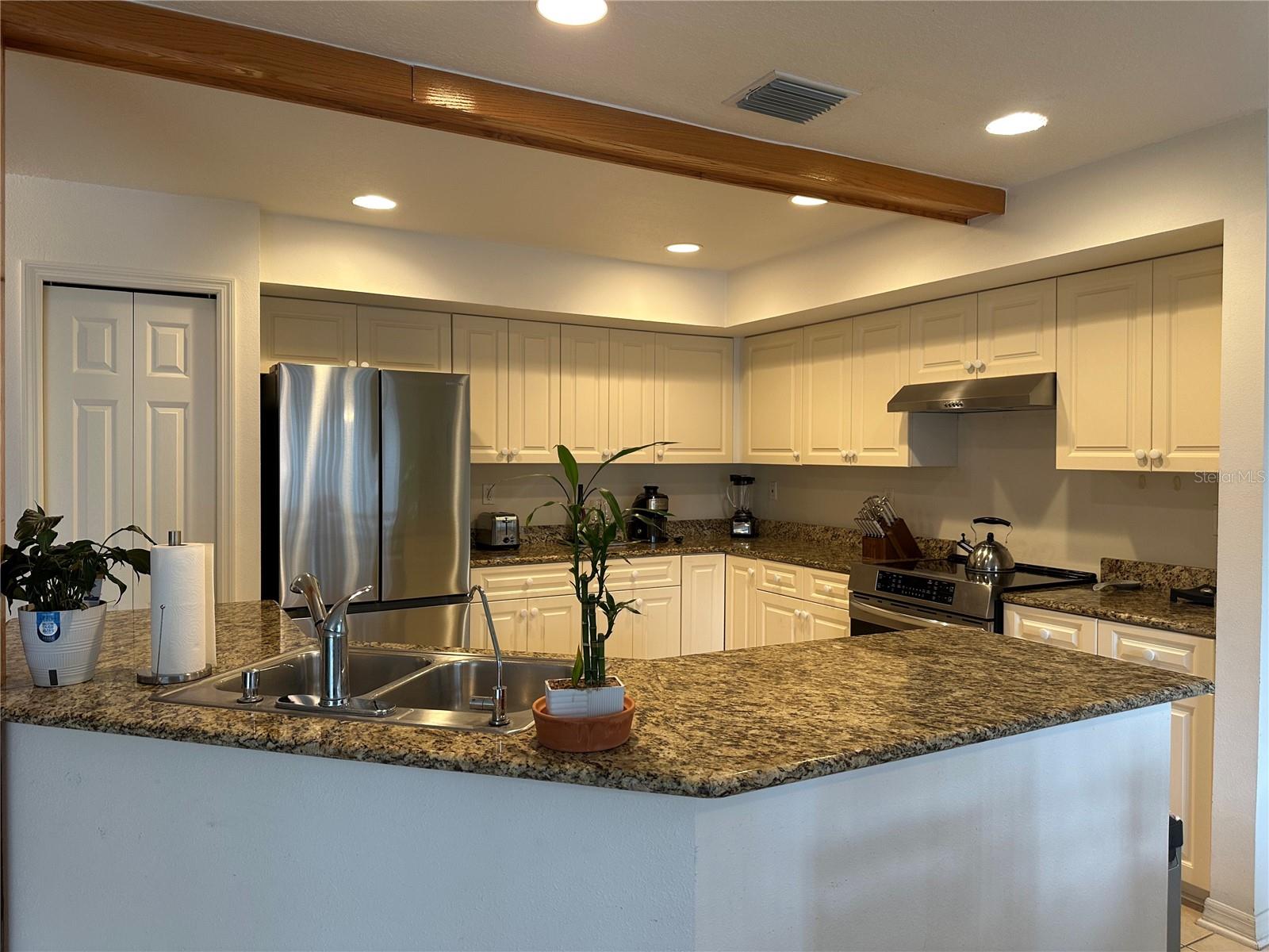 1124 SUNSET POINT RD #302, CLEARWATER, FL, 33755