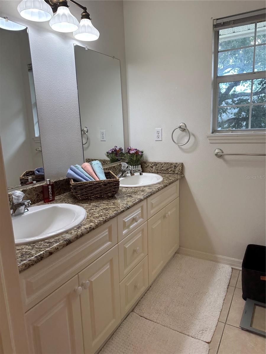 1124 SUNSET POINT RD #302, CLEARWATER, FL, 33755