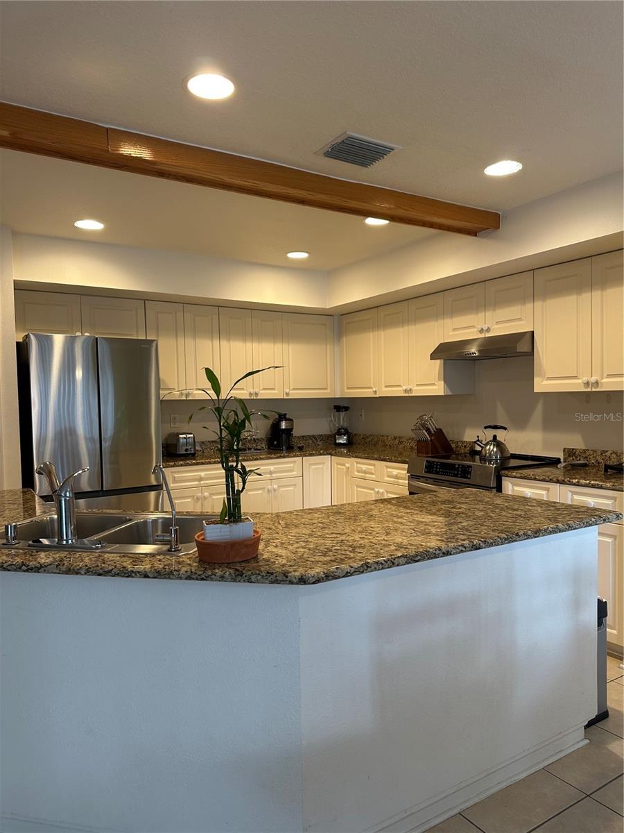 1124 SUNSET POINT RD #302, CLEARWATER, FL, 33755