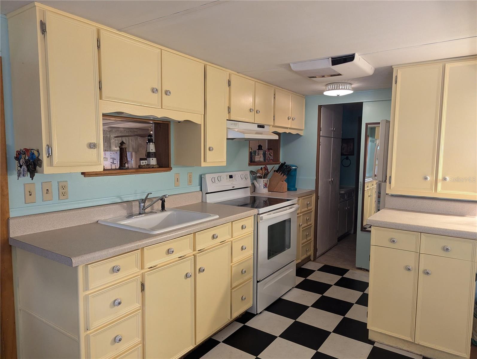 K4902999 Property Photo