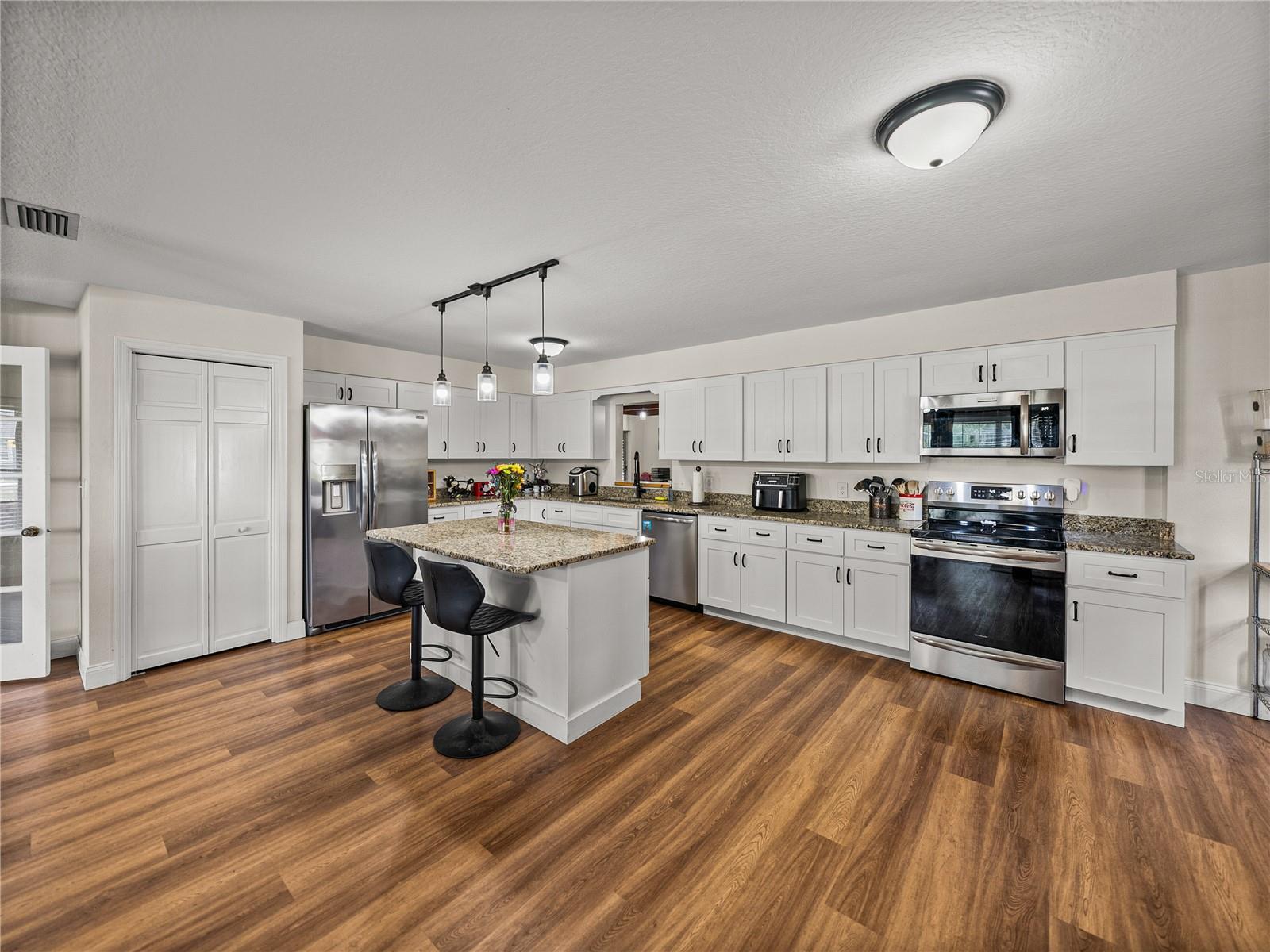 609 W PIPKIN RD, LAKELAND, FL, 33813