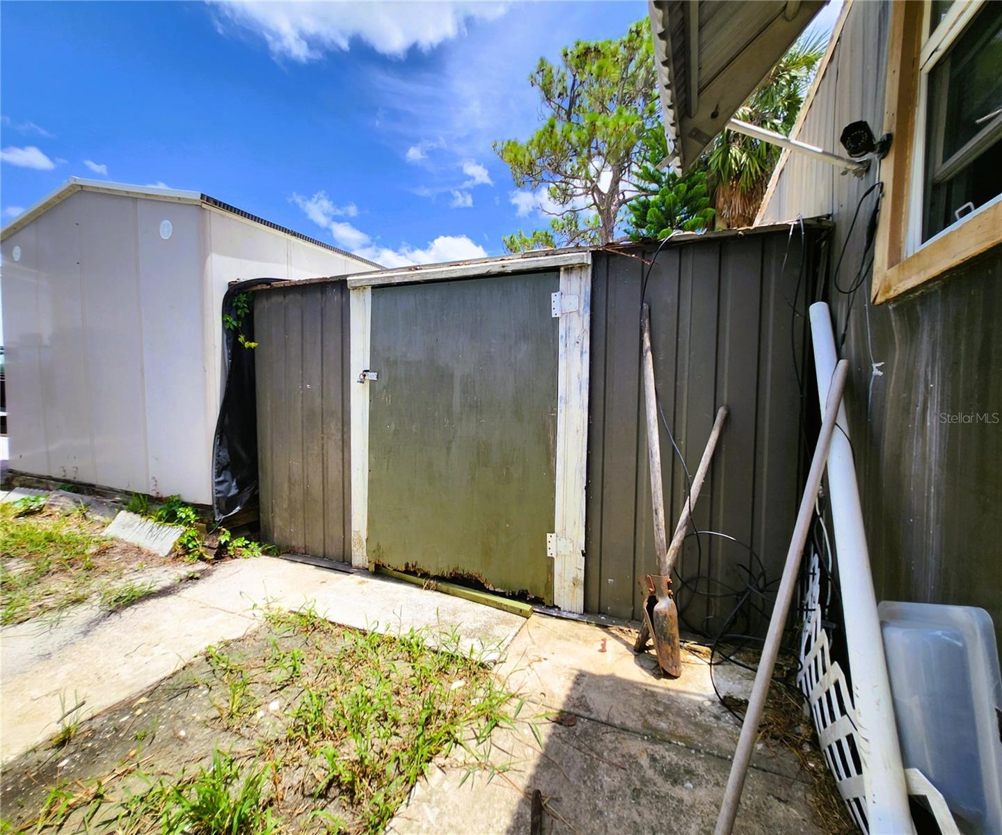 TB8405799 Property Photo