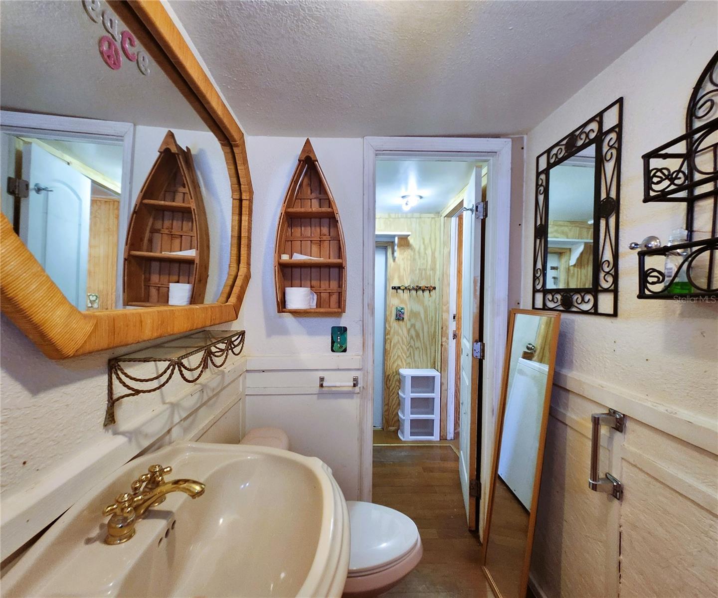 TB8405799 Property Photo