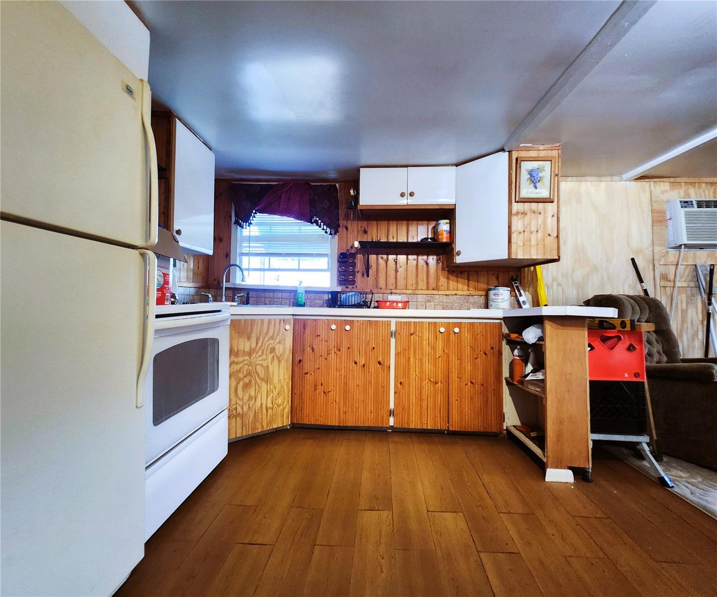 TB8405799 Property Photo