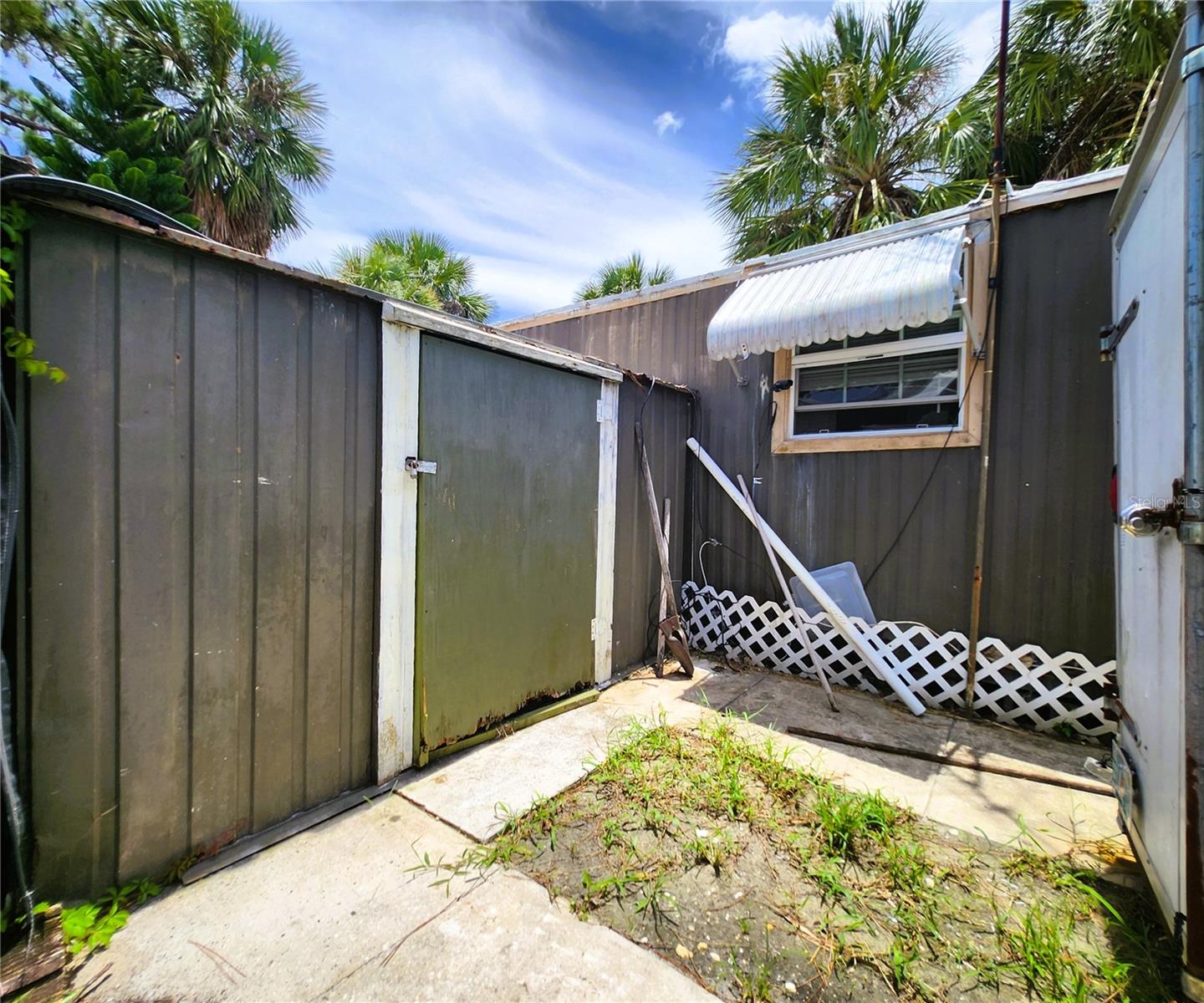 TB8405799 Property Photo