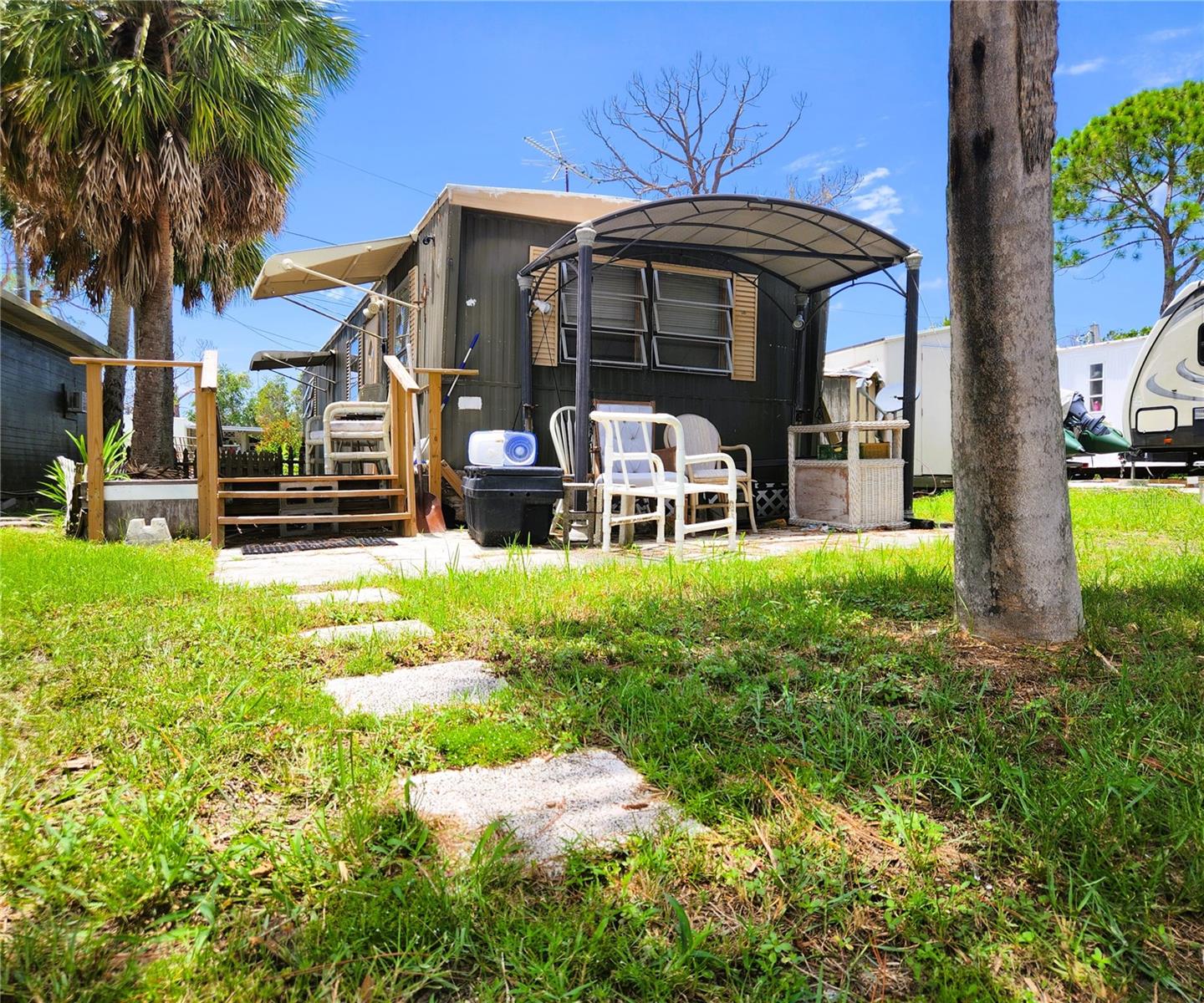 TB8405799 Property Photo