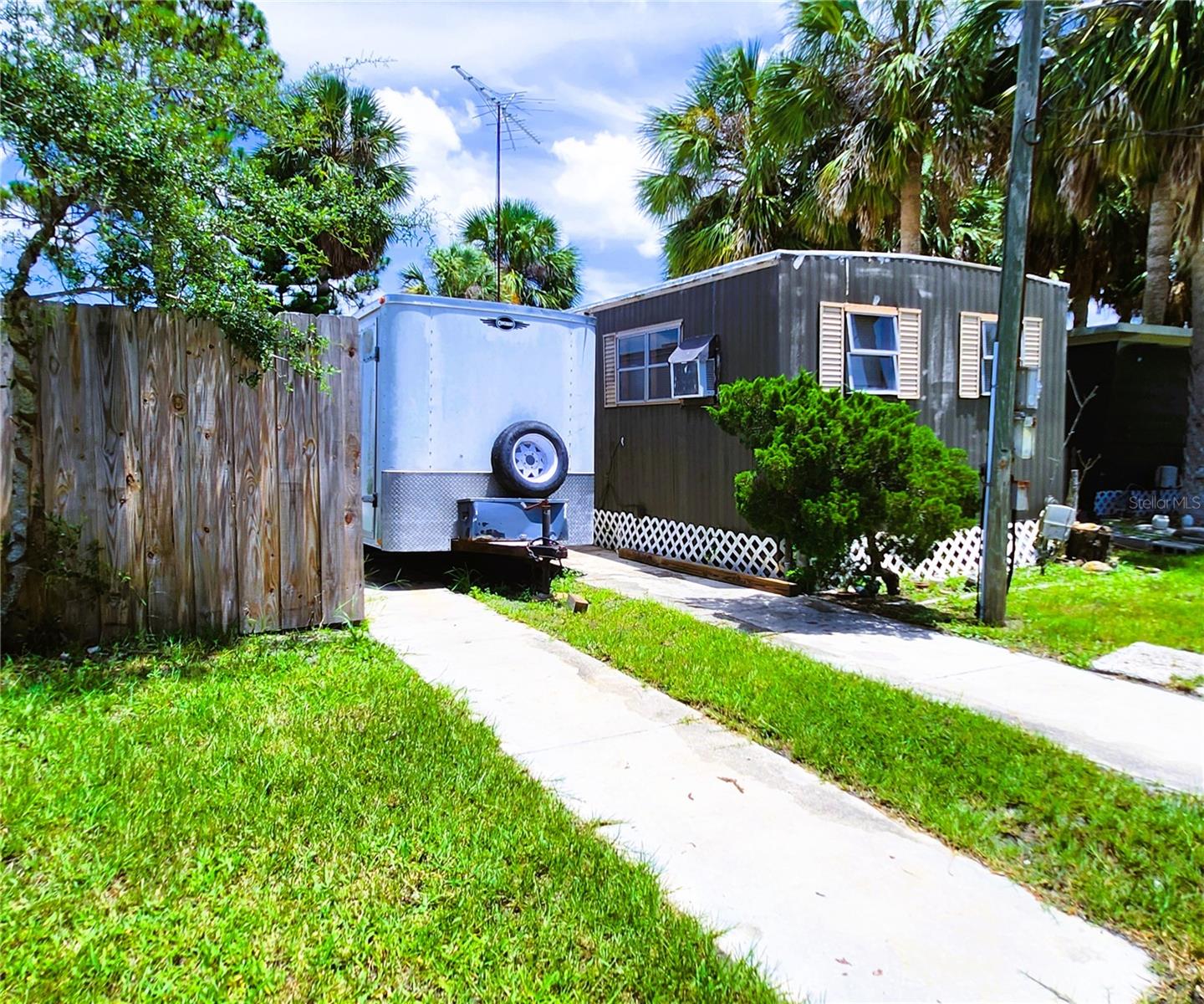 TB8405799 Property Photo