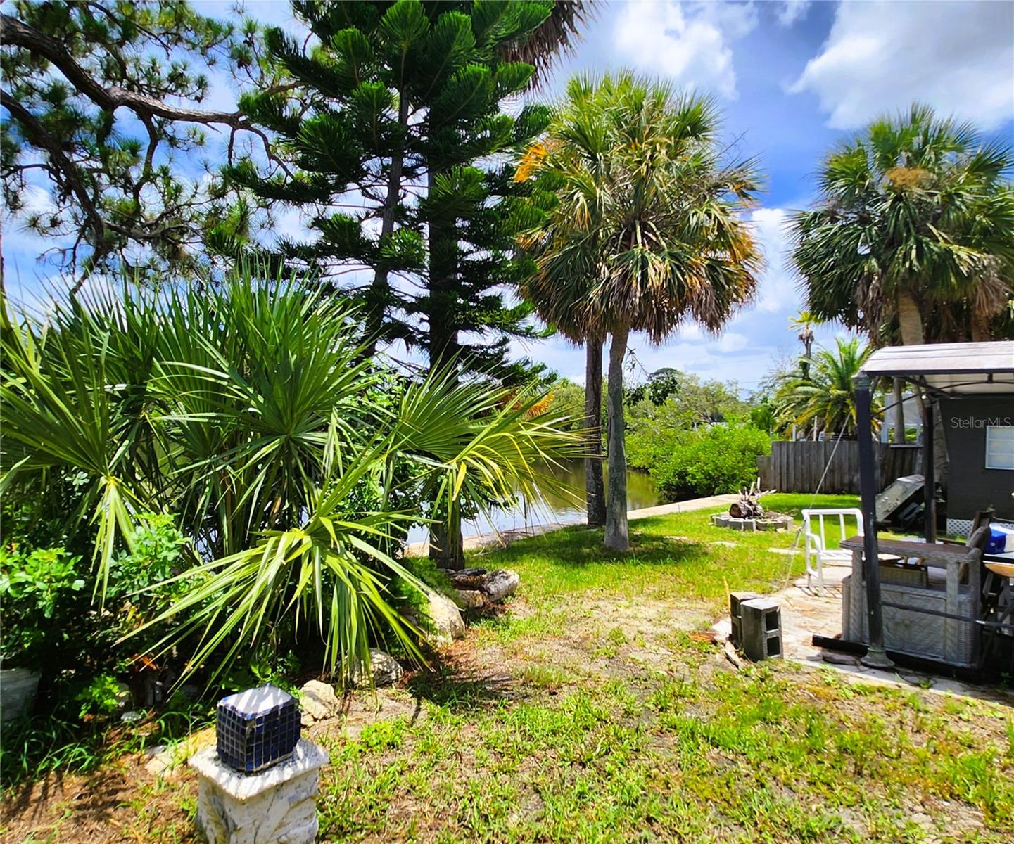 TB8405799 Property Photo