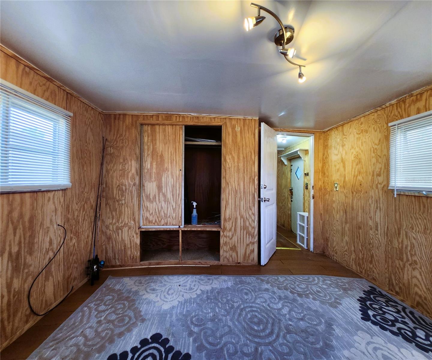 TB8405799 Property Photo