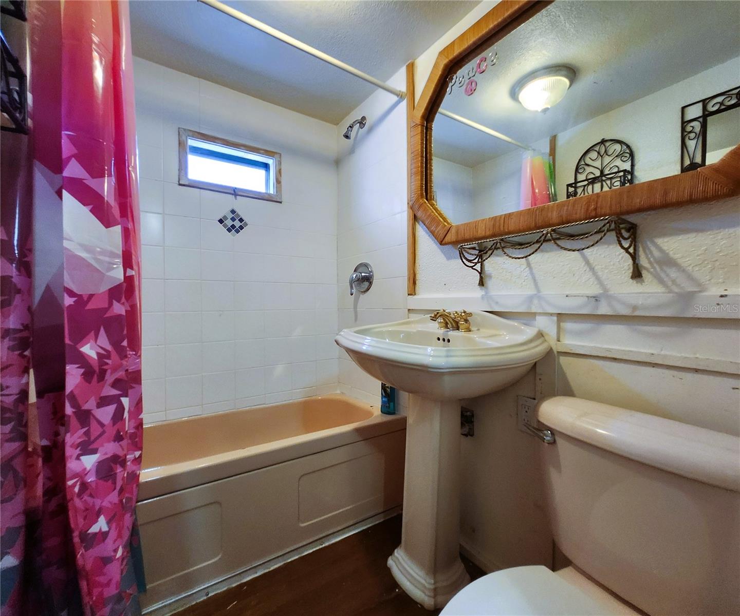 TB8405799 Property Photo