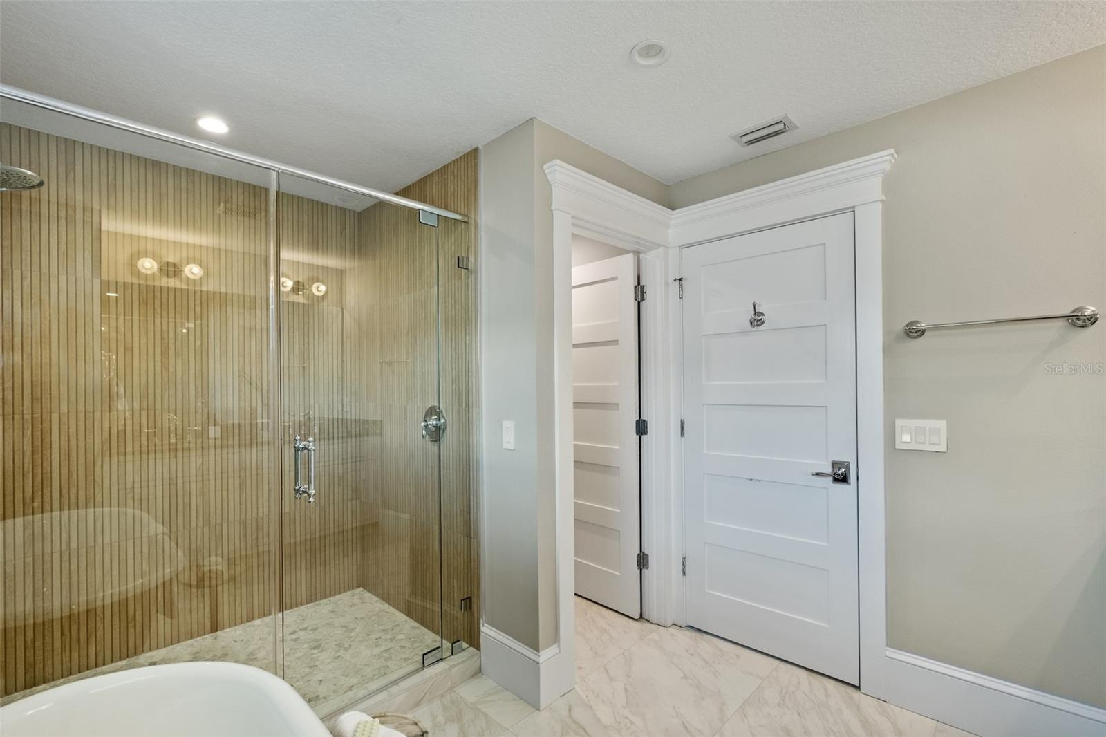 A4658461 Property Photo