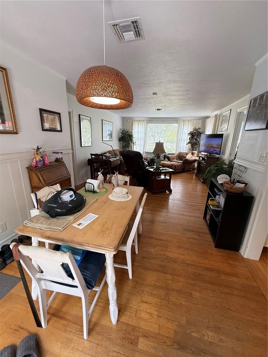 210 W 11TH AVE, MOUNT DORA, FL, 32757