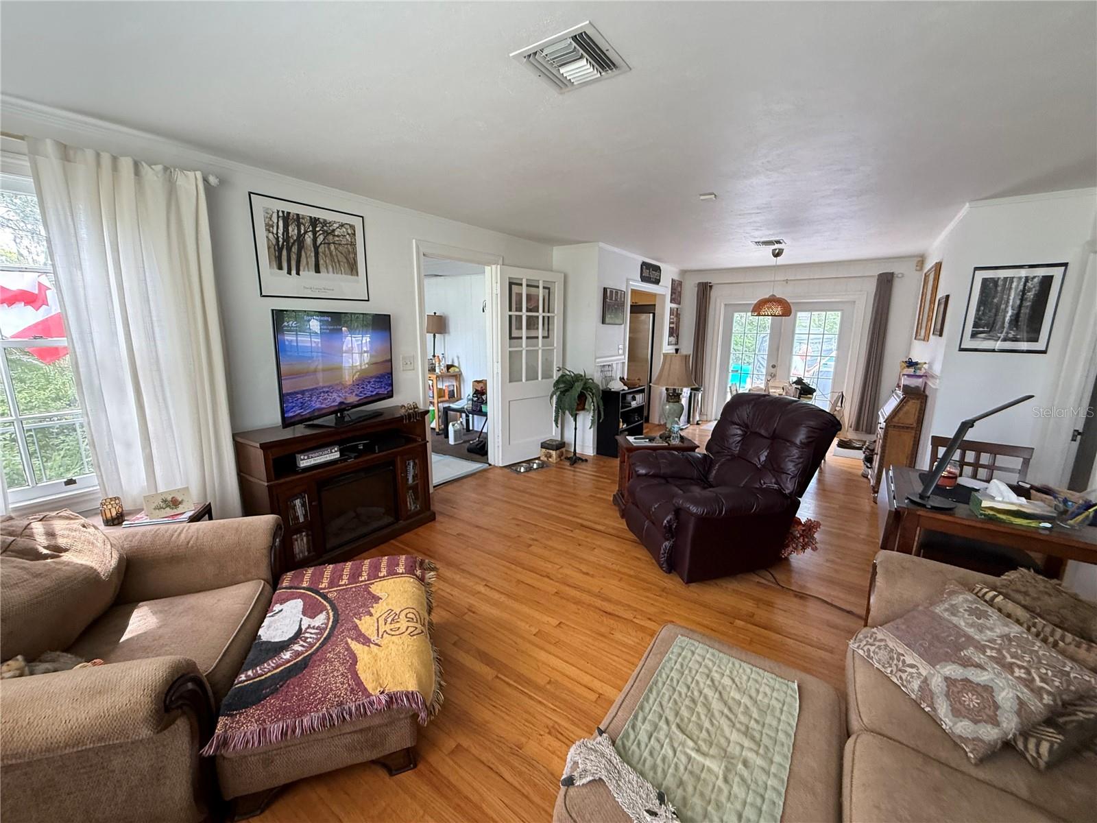 210 W 11TH AVE, MOUNT DORA, FL, 32757