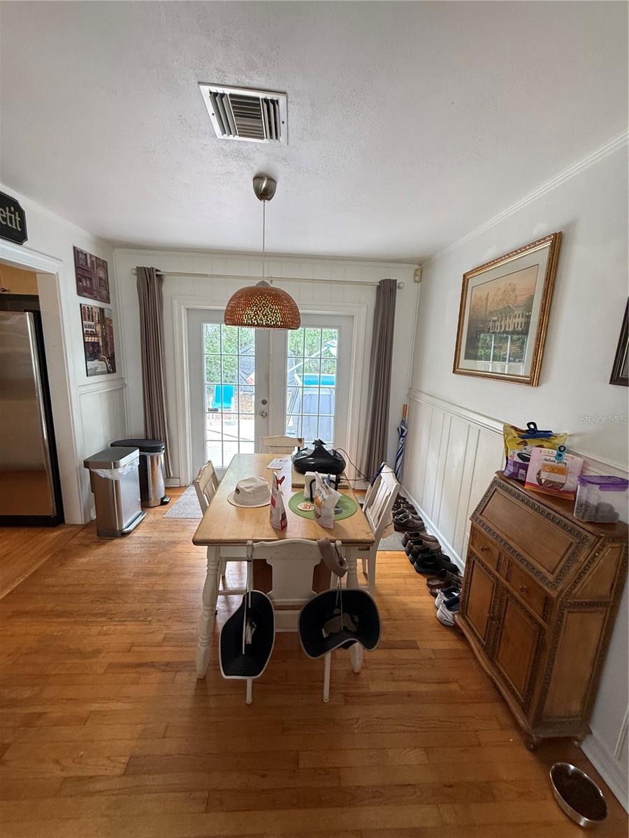 210 W 11TH AVE, MOUNT DORA, FL, 32757