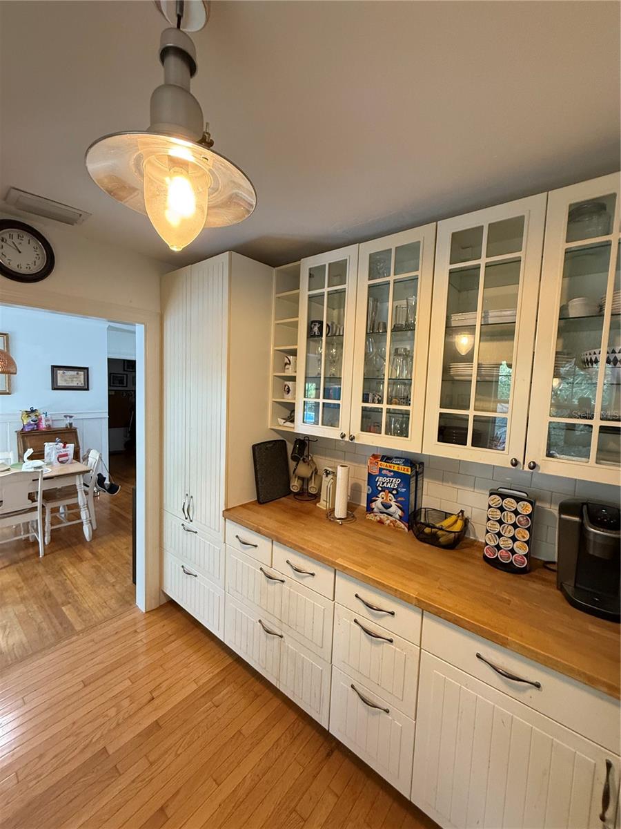 210 W 11TH AVE, MOUNT DORA, FL, 32757