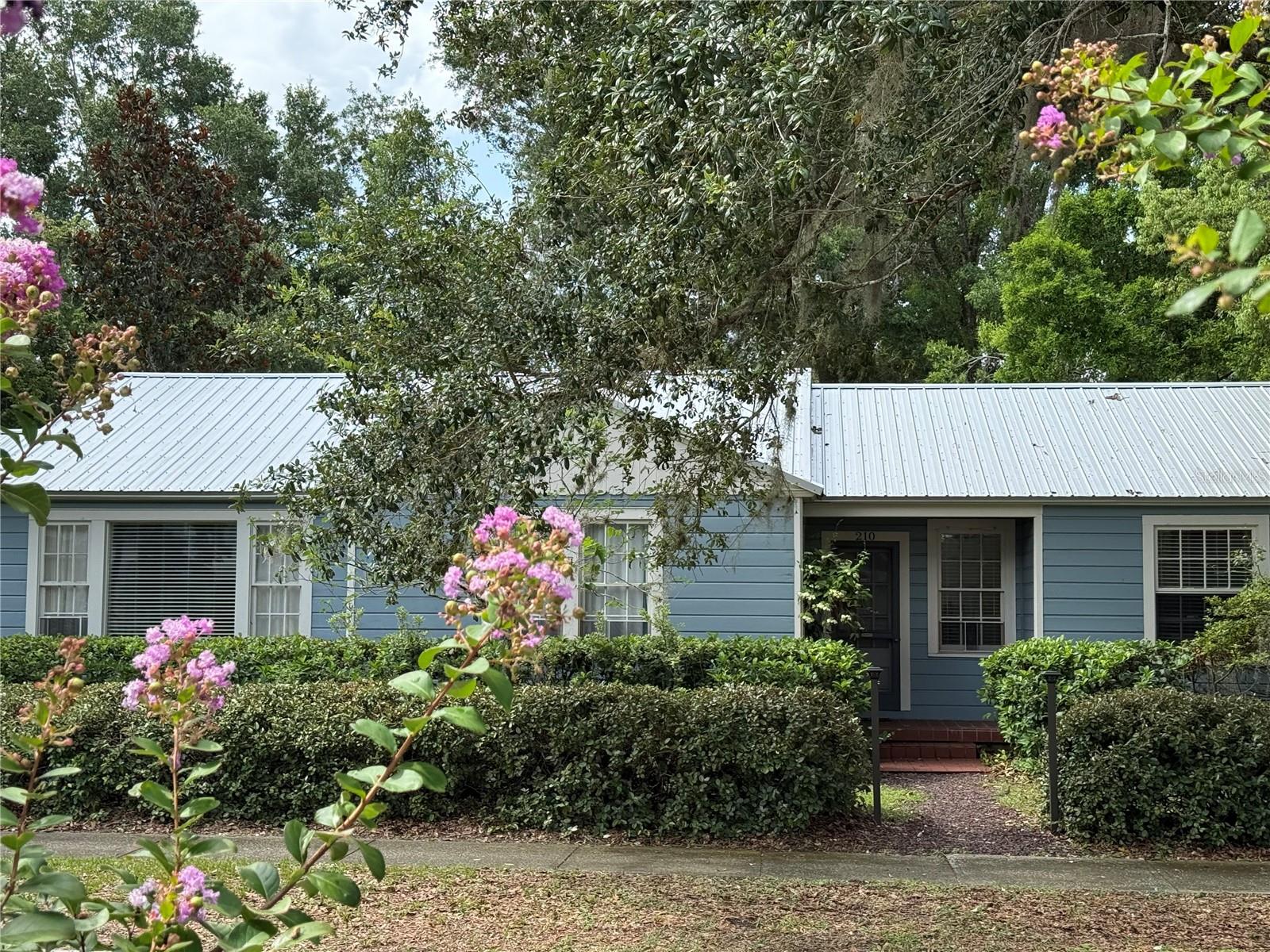 210 W 11TH AVE, MOUNT DORA, FL, 32757