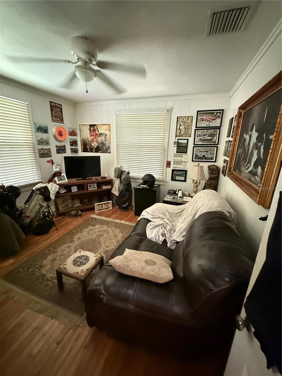 210 W 11TH AVE, MOUNT DORA, FL, 32757