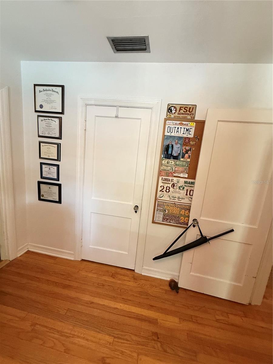 210 W 11TH AVE, MOUNT DORA, FL, 32757