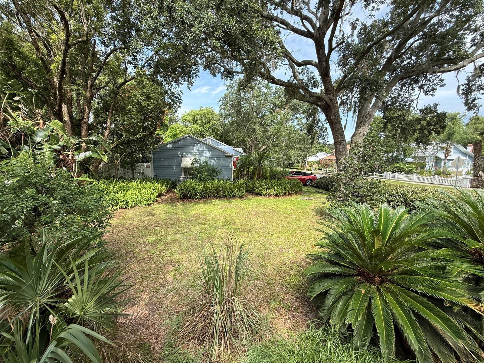 210 W 11TH AVE, MOUNT DORA, FL, 32757
