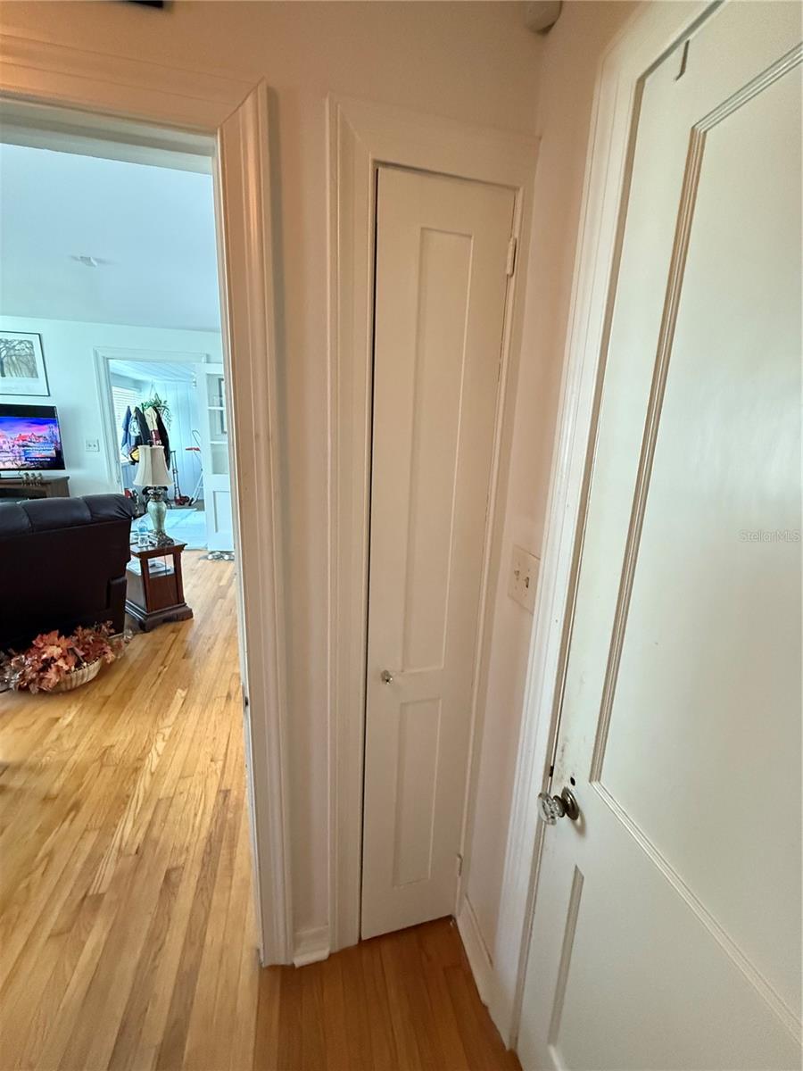 210 W 11TH AVE, MOUNT DORA, FL, 32757