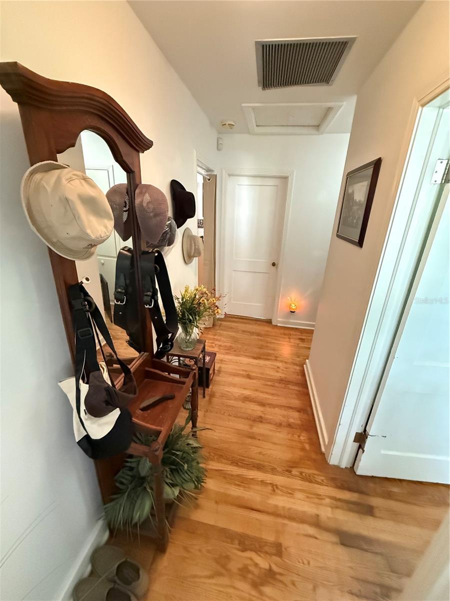 210 W 11TH AVE, MOUNT DORA, FL, 32757