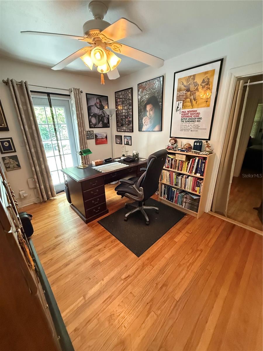 210 W 11TH AVE, MOUNT DORA, FL, 32757