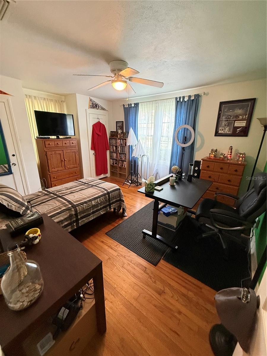 210 W 11TH AVE, MOUNT DORA, FL, 32757