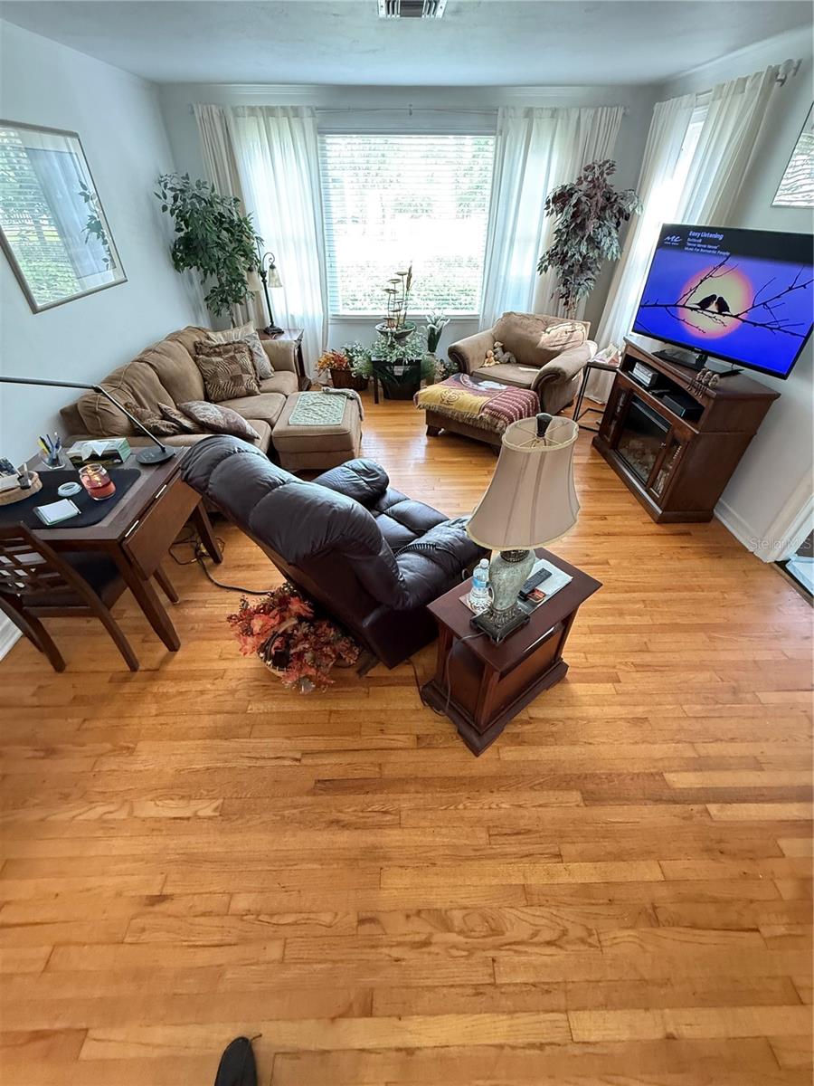 210 W 11TH AVE, MOUNT DORA, FL, 32757