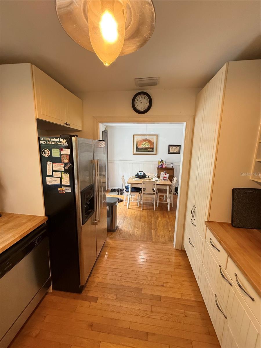 210 W 11TH AVE, MOUNT DORA, FL, 32757