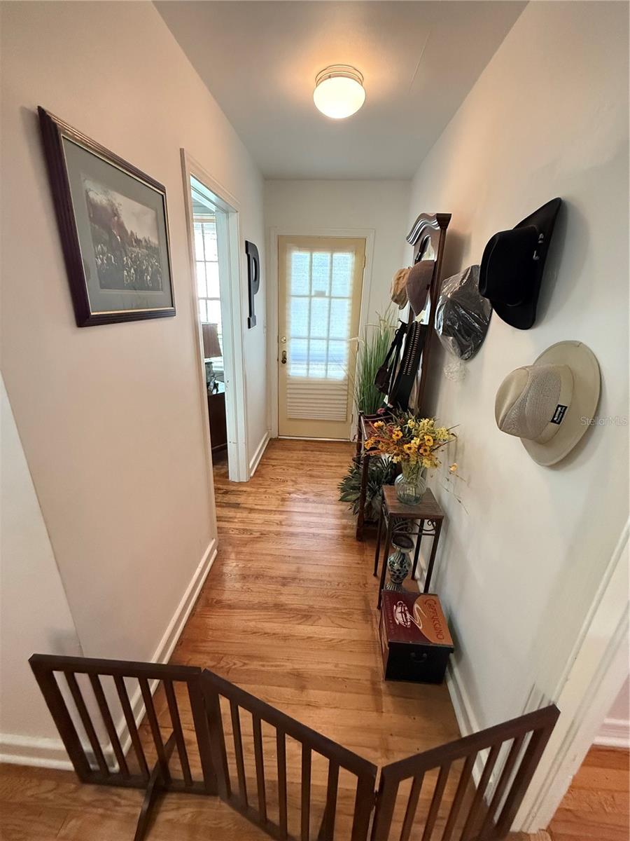 210 W 11TH AVE, MOUNT DORA, FL, 32757