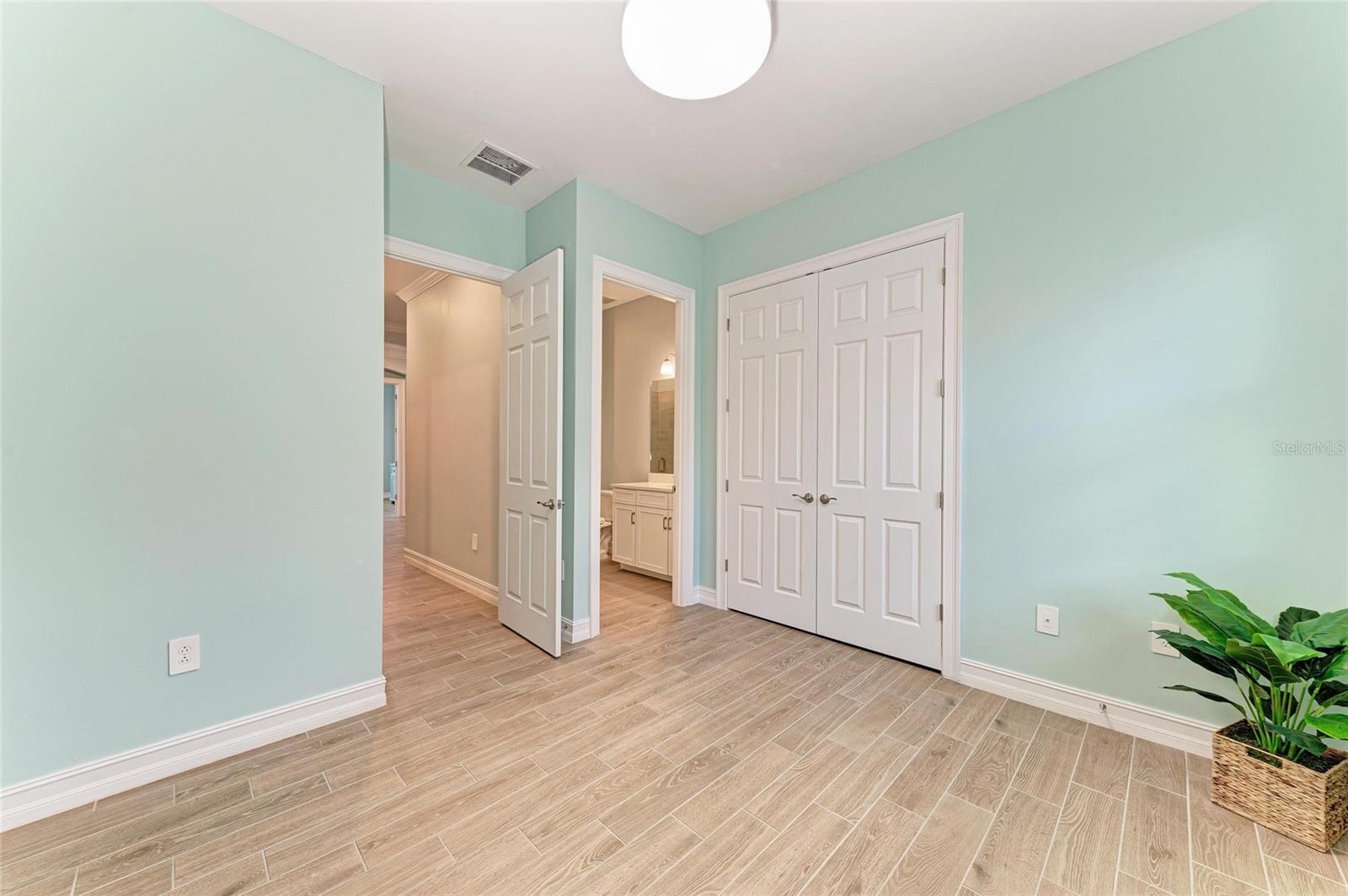 653 MARAVIYA BLVD, NOKOMIS, FL, 34275