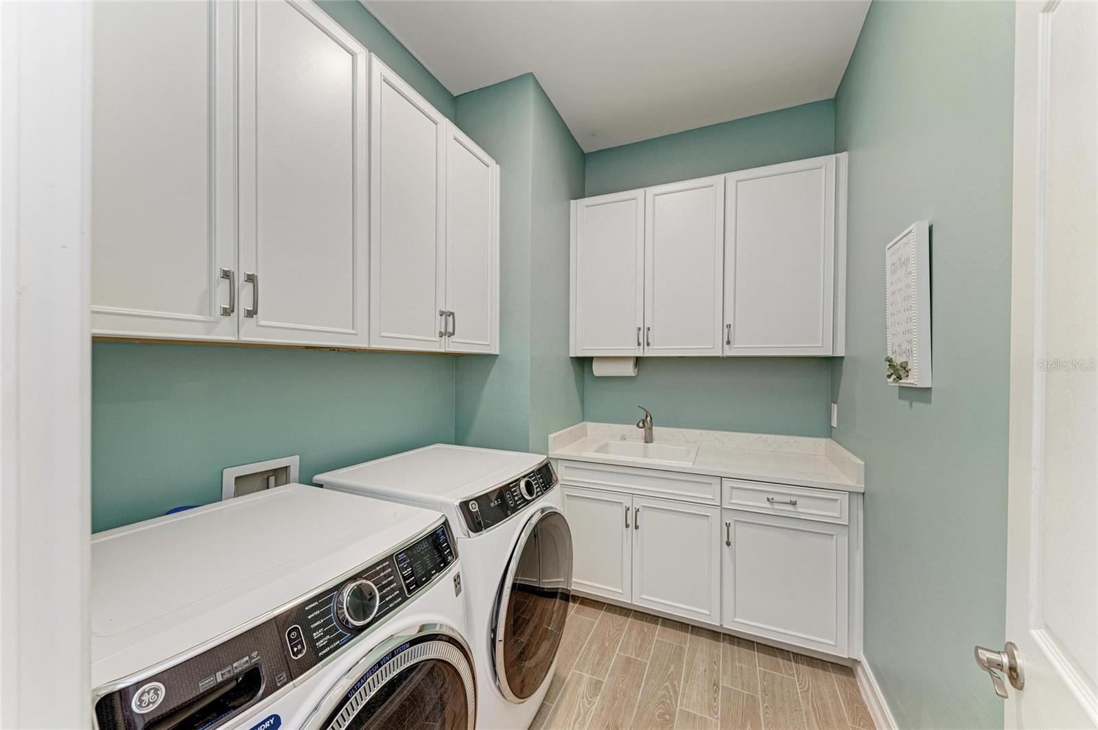 653 MARAVIYA BLVD, NOKOMIS, FL, 34275