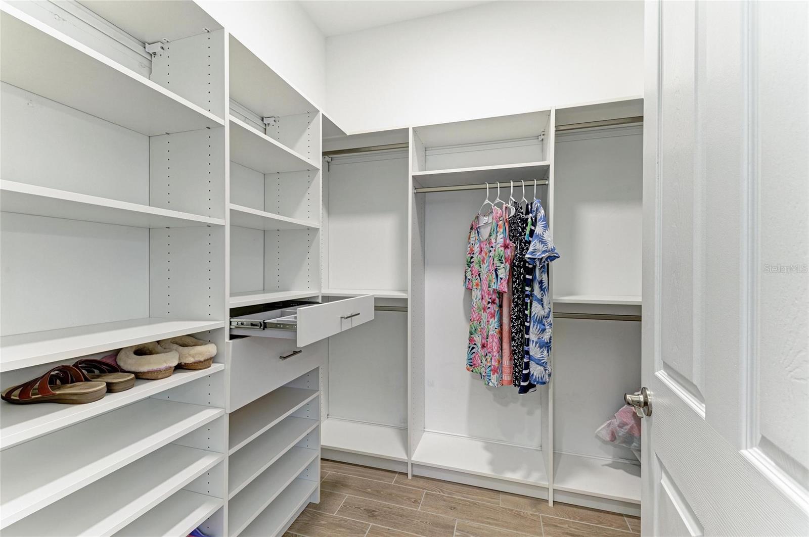 653 MARAVIYA BLVD, NOKOMIS, FL, 34275