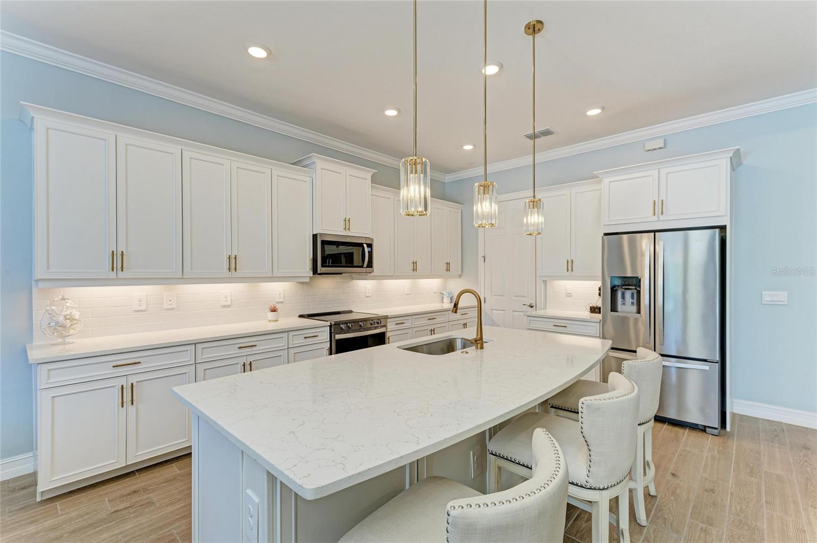 653 MARAVIYA BLVD, NOKOMIS, FL, 34275