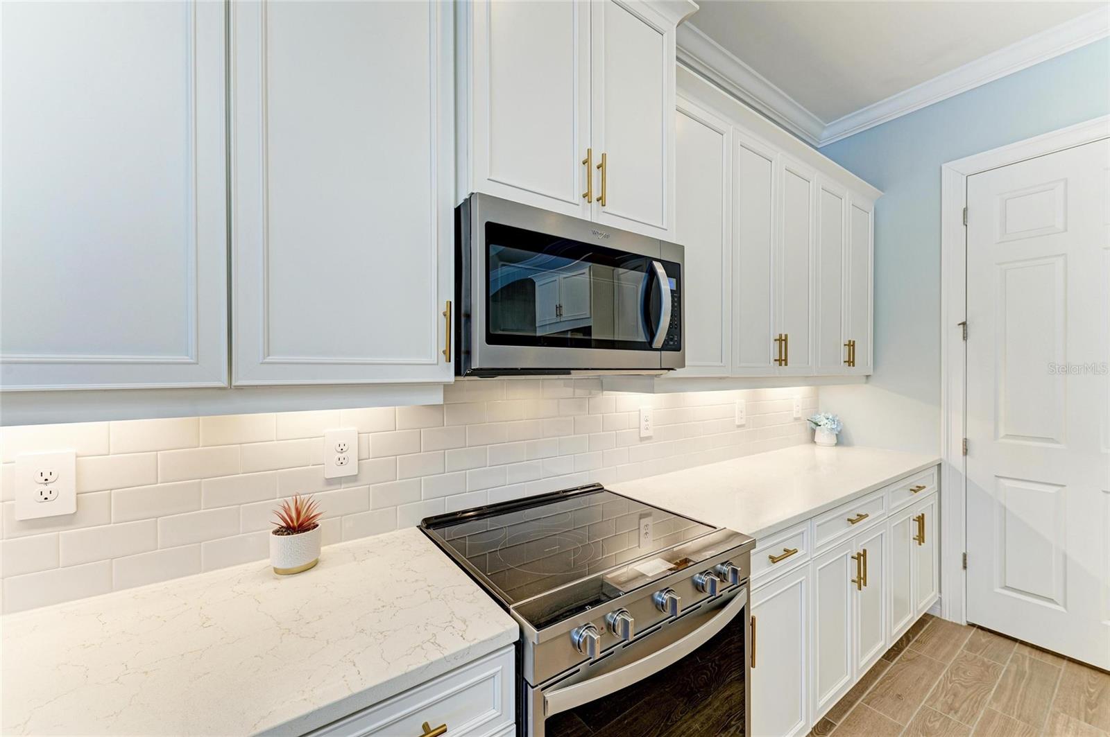 653 MARAVIYA BLVD, NOKOMIS, FL, 34275