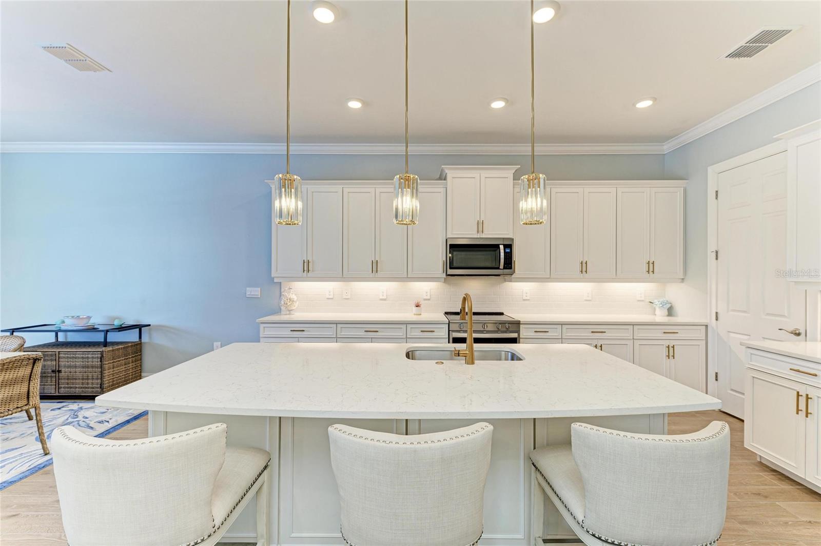 653 MARAVIYA BLVD, NOKOMIS, FL, 34275