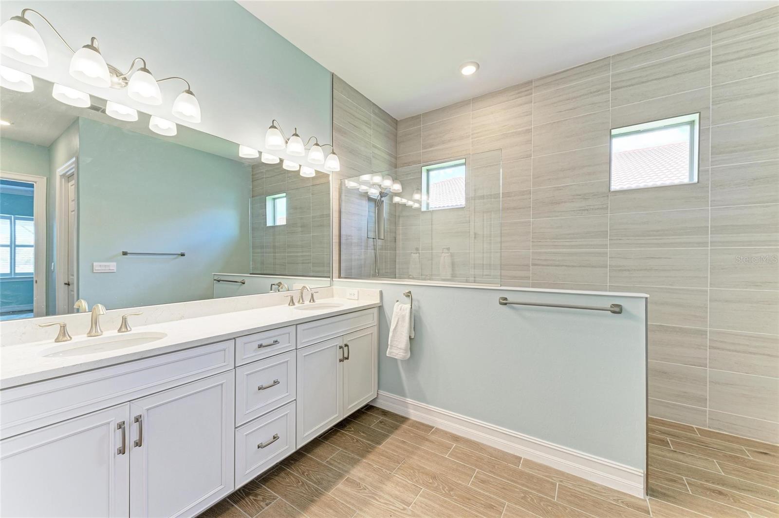 653 MARAVIYA BLVD, NOKOMIS, FL, 34275