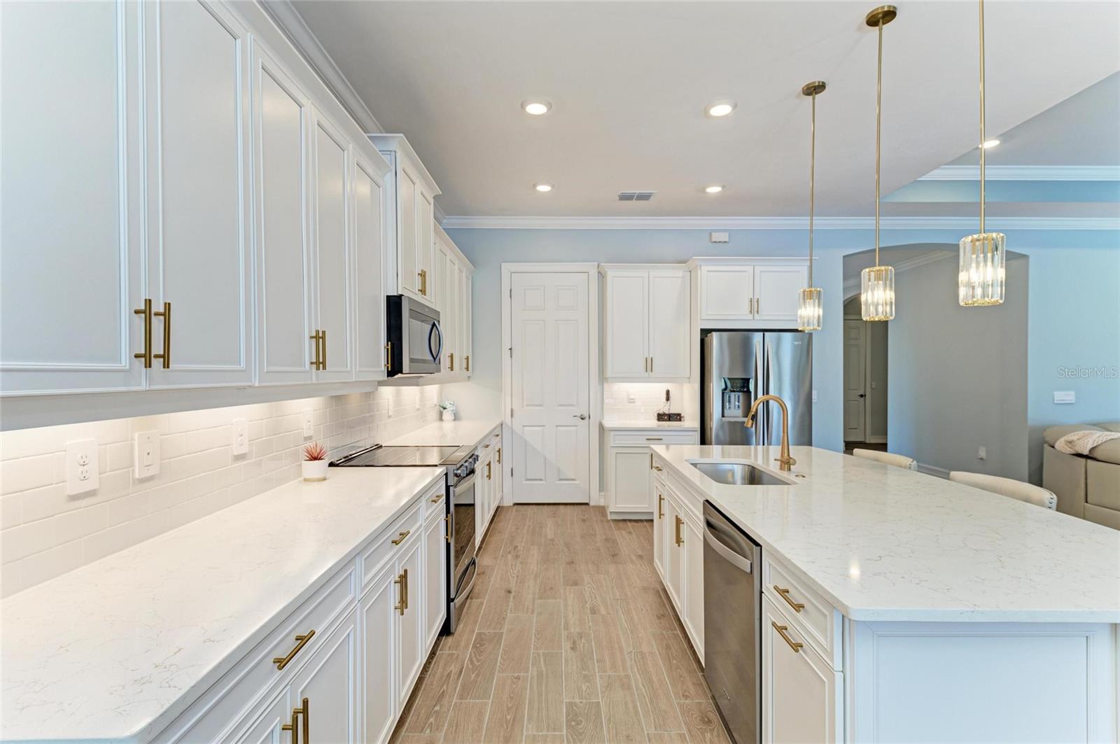 653 MARAVIYA BLVD, NOKOMIS, FL, 34275