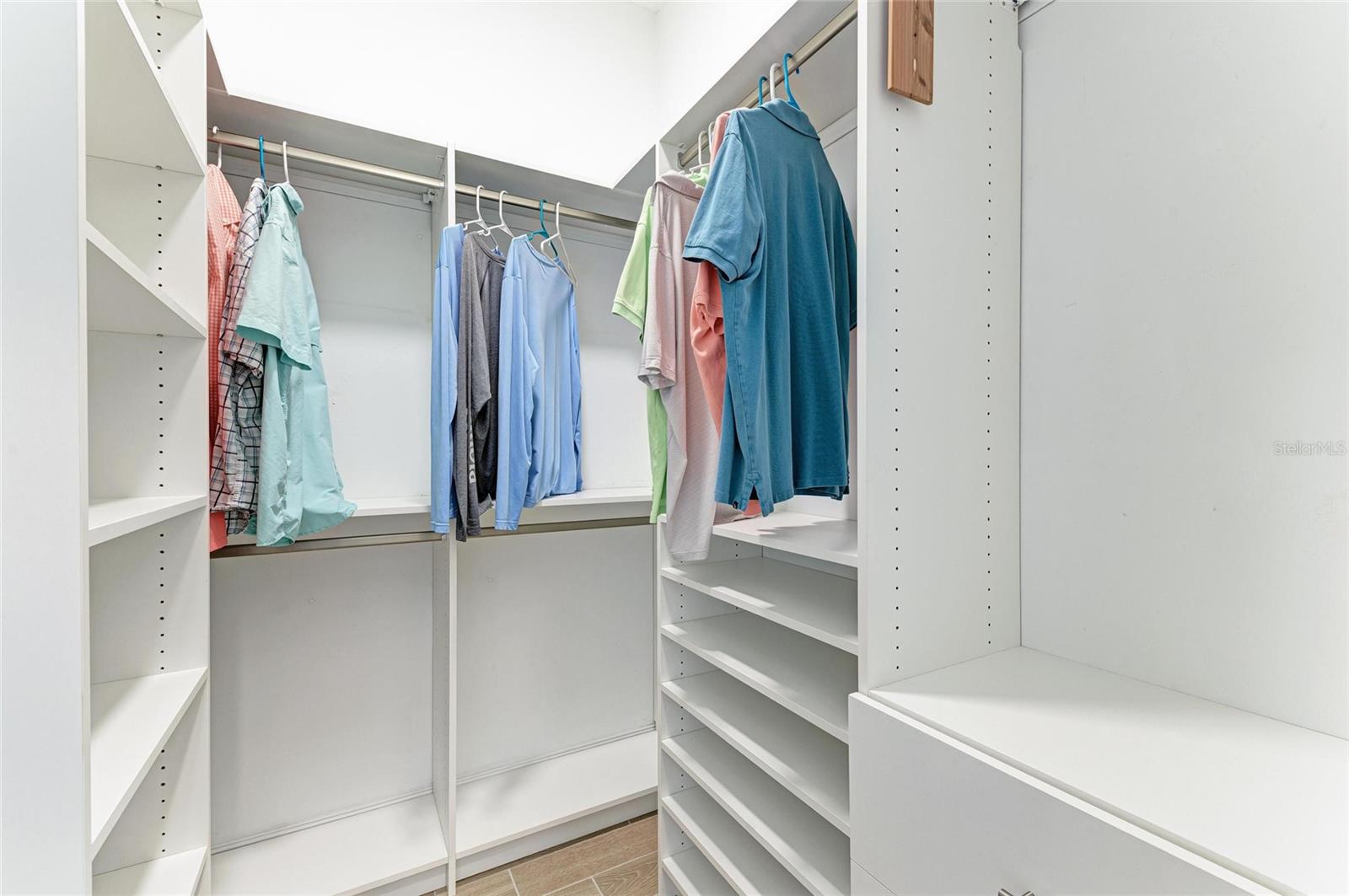 653 MARAVIYA BLVD, NOKOMIS, FL, 34275