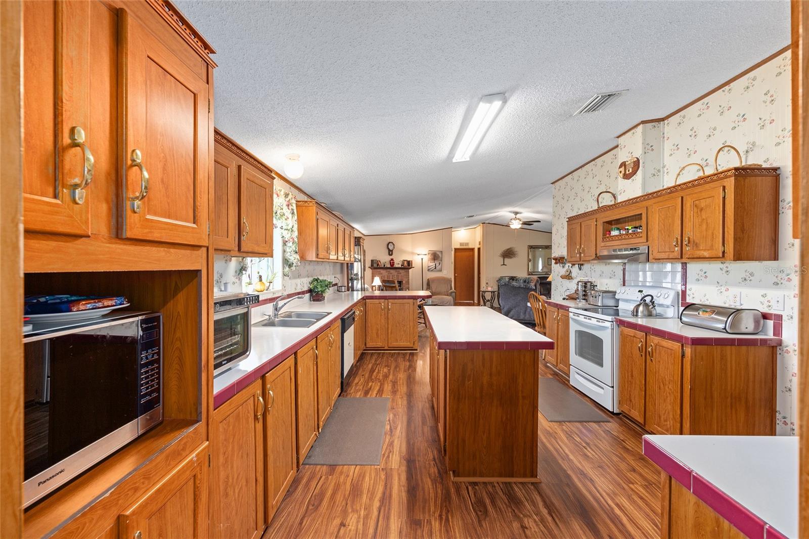 7706 COUNTY ROAD 109D, LADY LAKE, FL, 32159