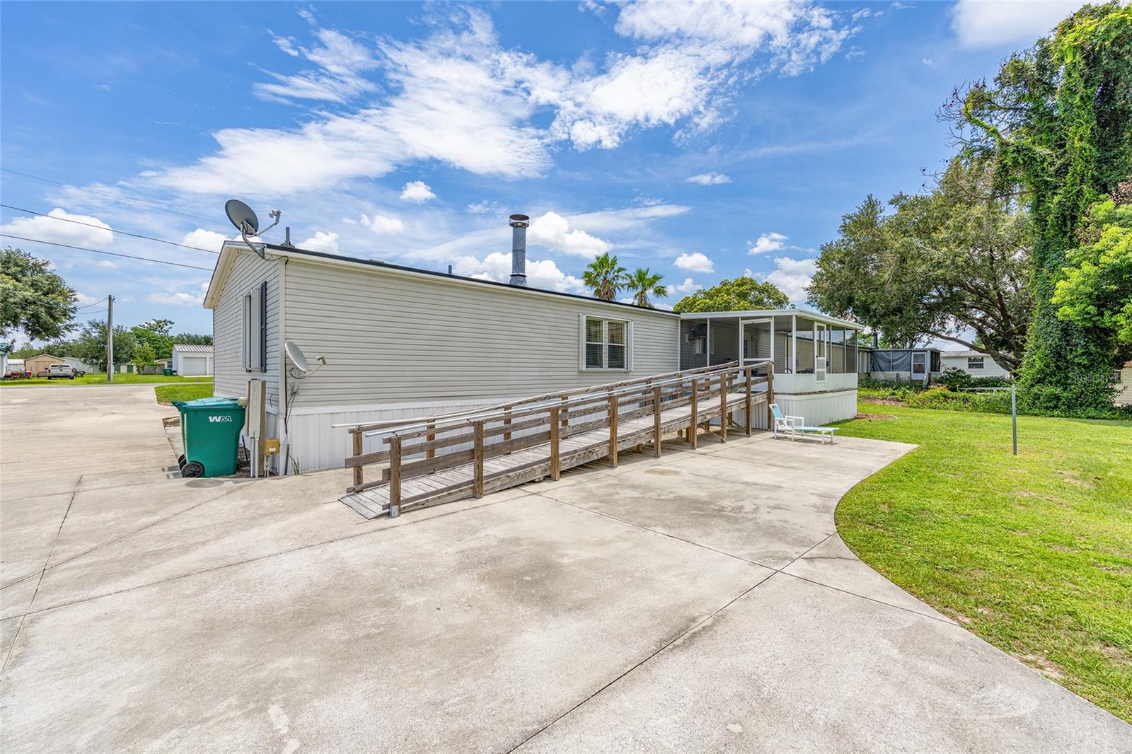 7706 COUNTY ROAD 109D, LADY LAKE, FL, 32159