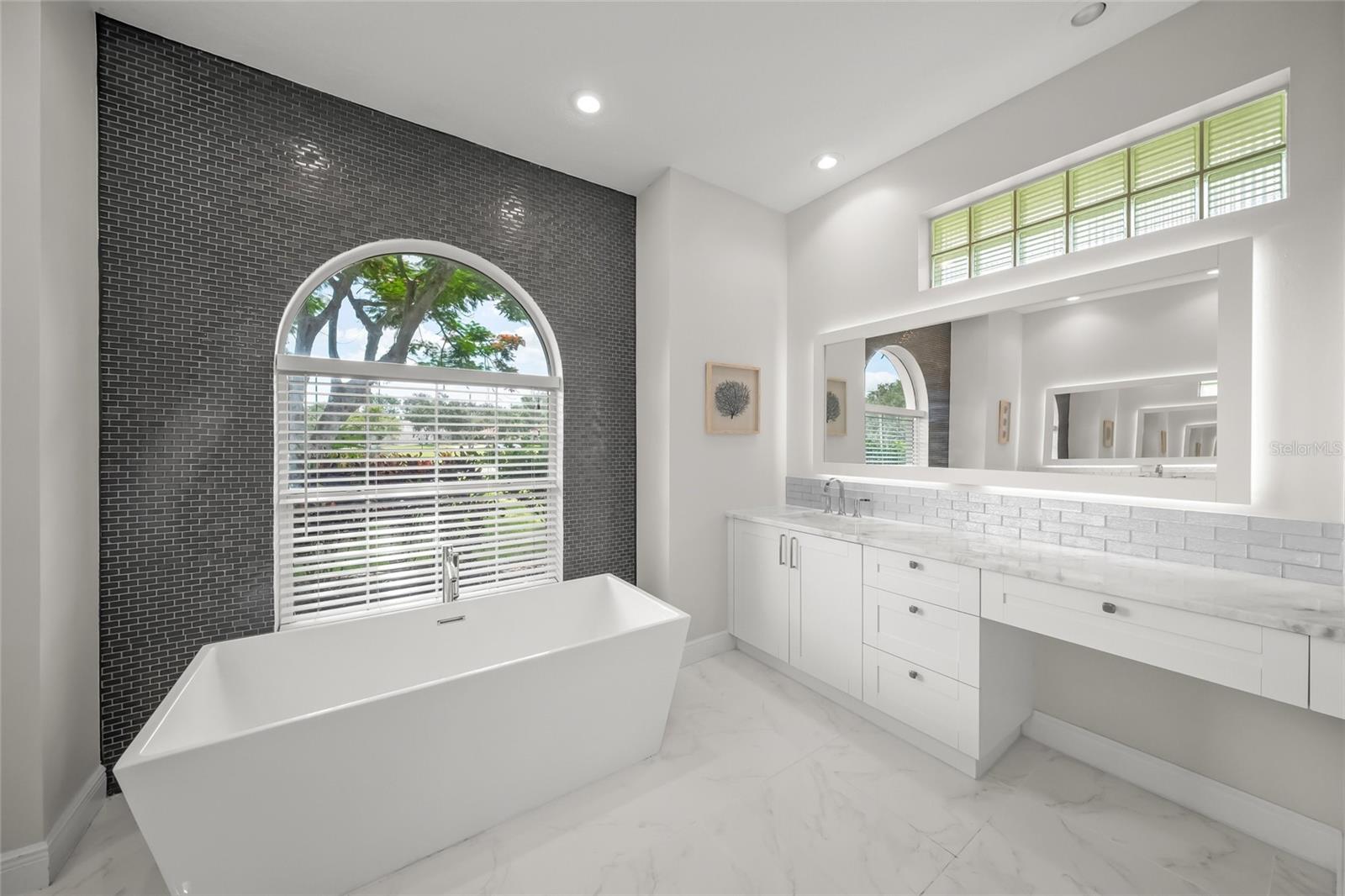 A4658479 Property Photo