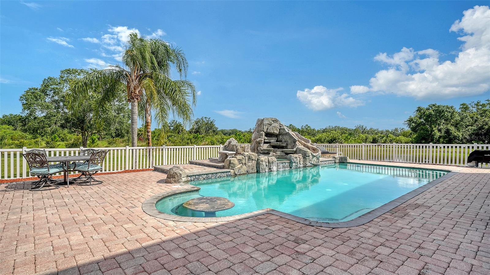 A4658508 Property Photo
