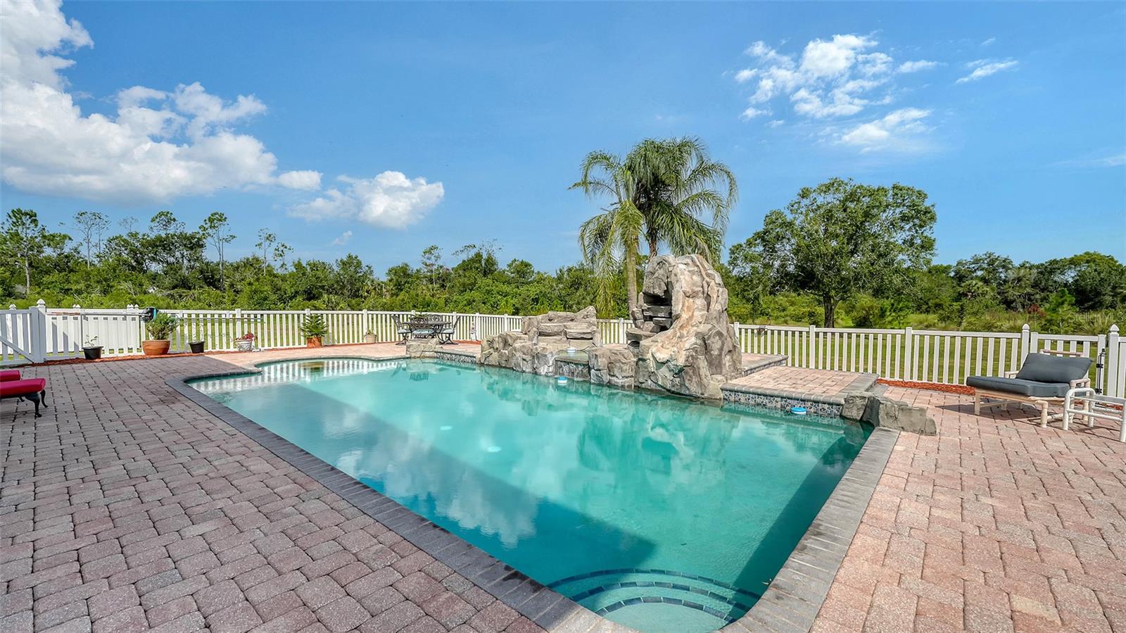 A4658508 Property Photo