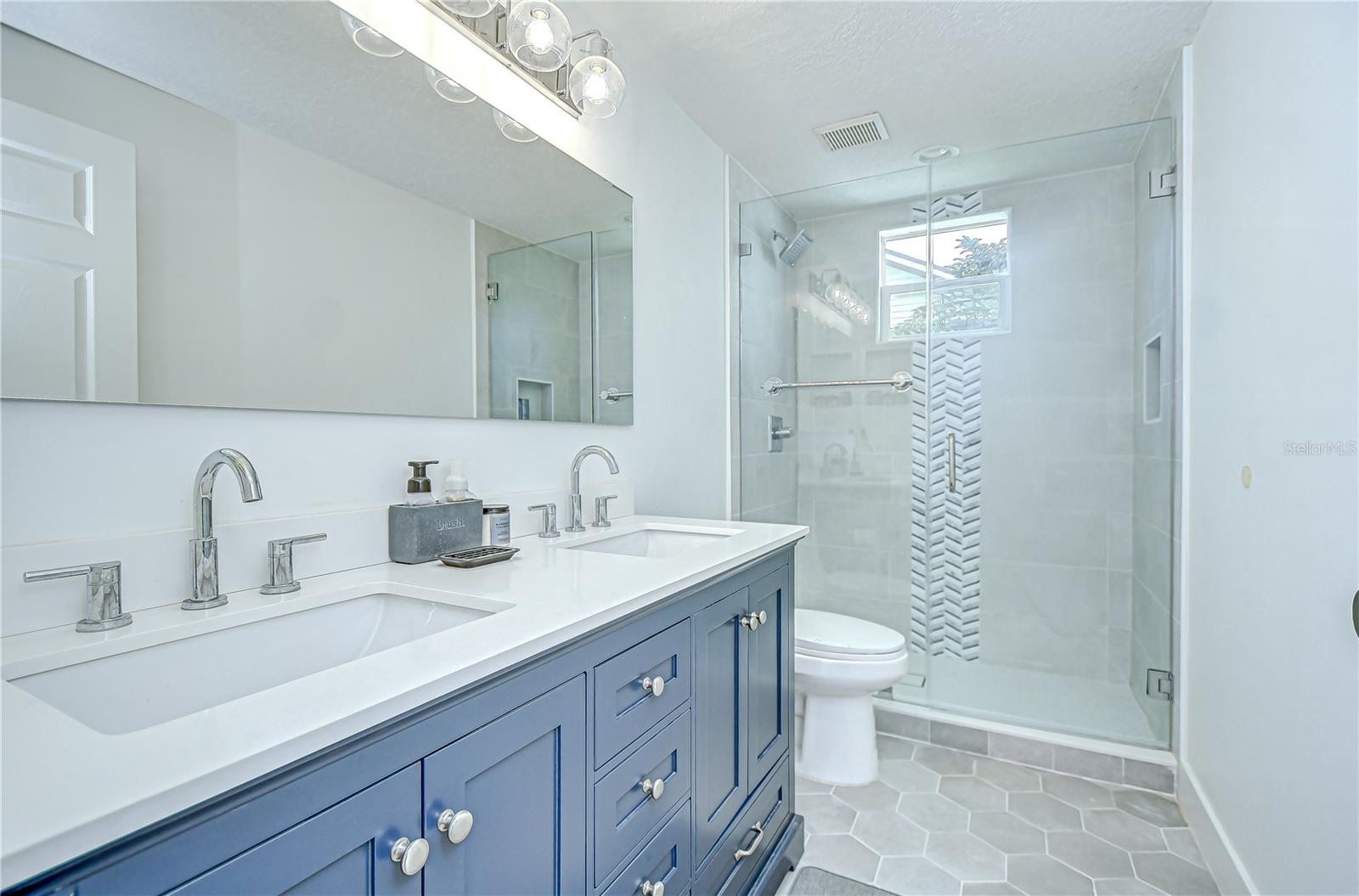 TB8406039 Property Photo