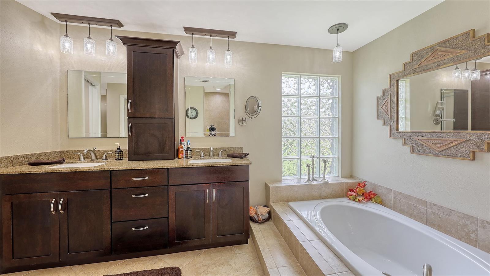 A4658535 Property Photo