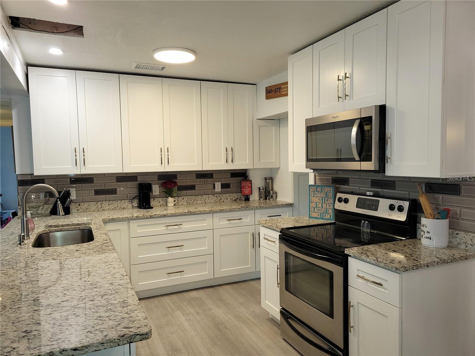 906 E WISCONSIN AVE, DELAND, FL, 32724