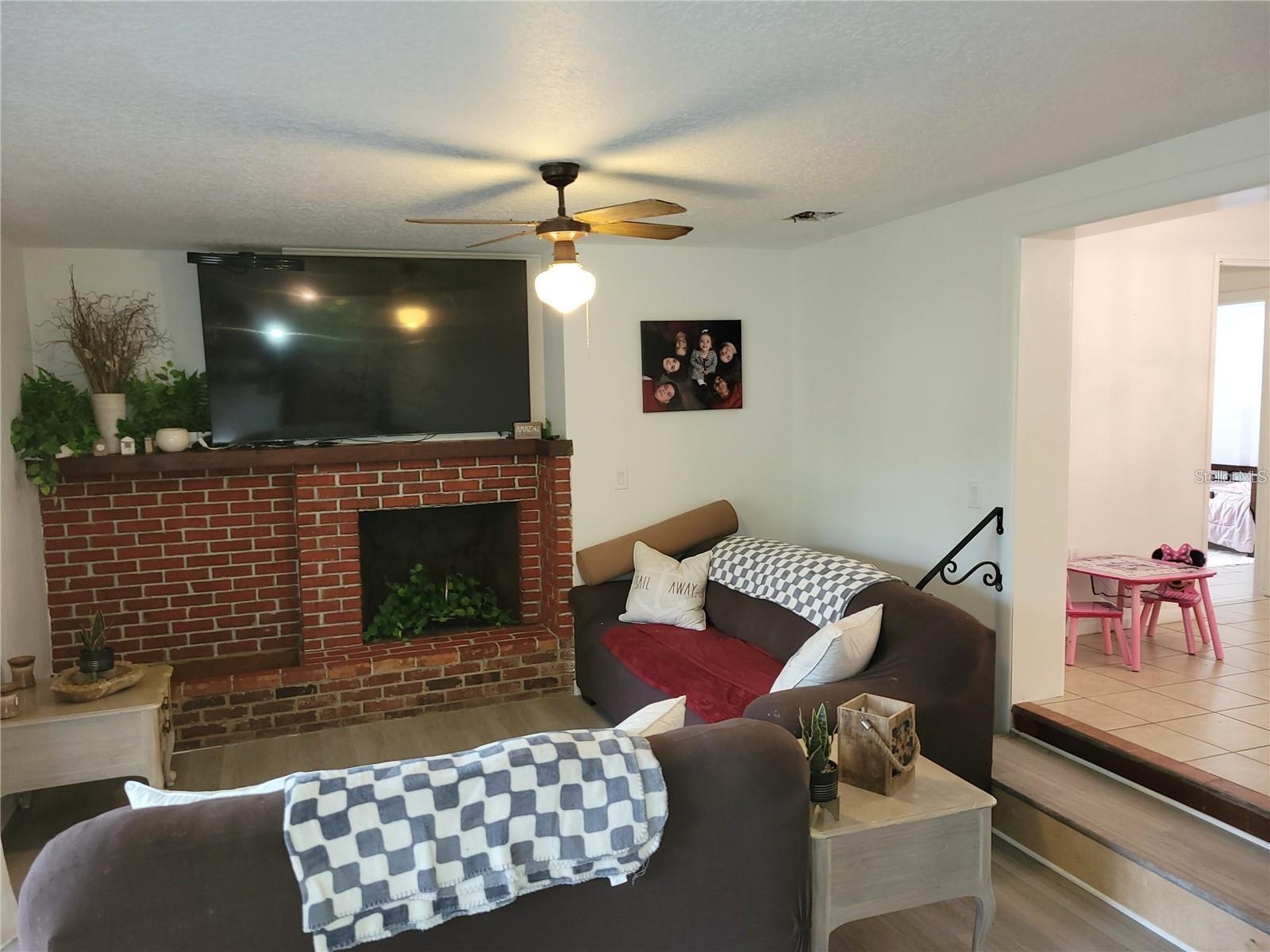 906 E WISCONSIN AVE, DELAND, FL, 32724